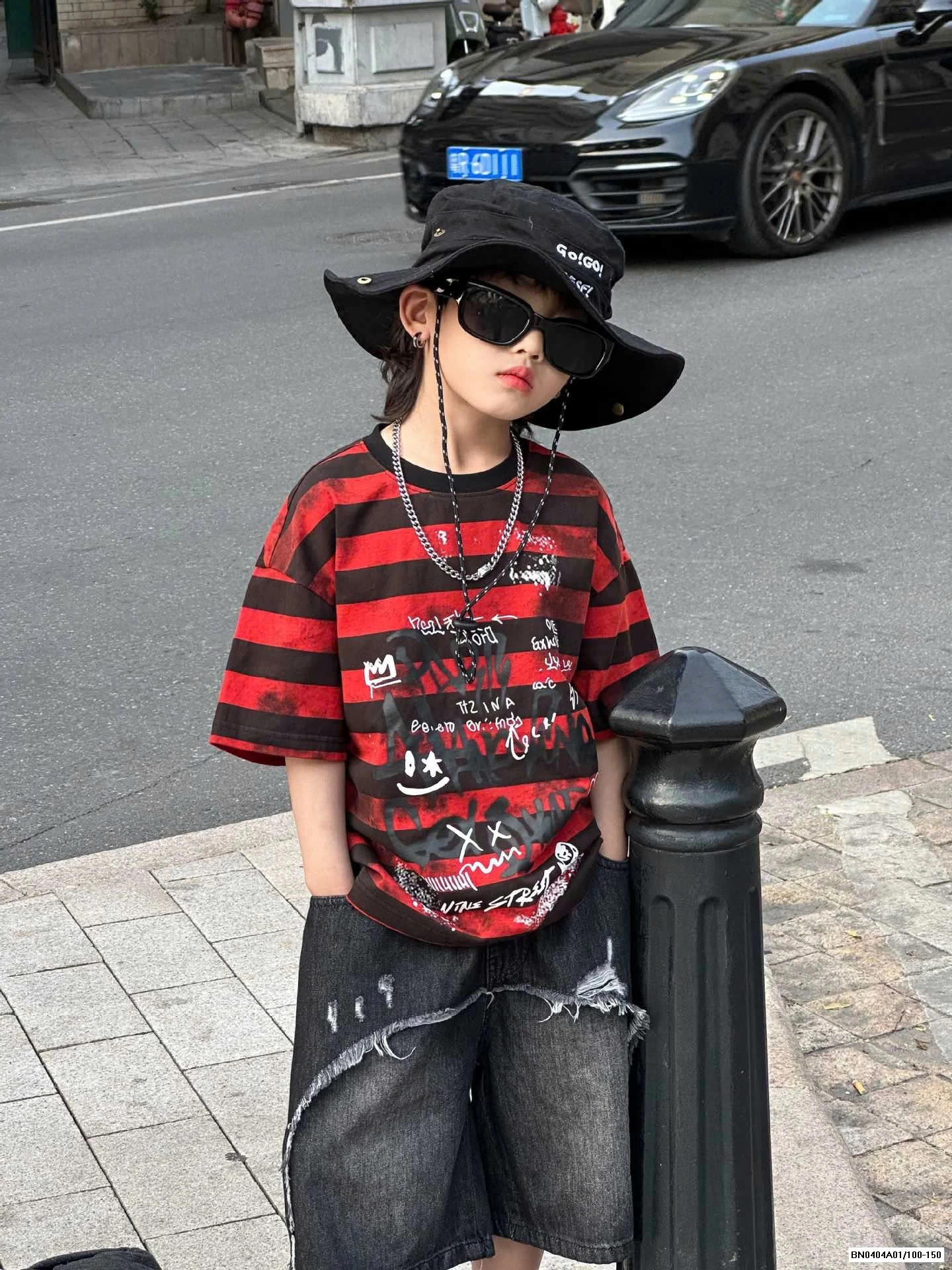 ÁO THUN KẺ ĐỎ MIX SHORT JEANS ĐEN