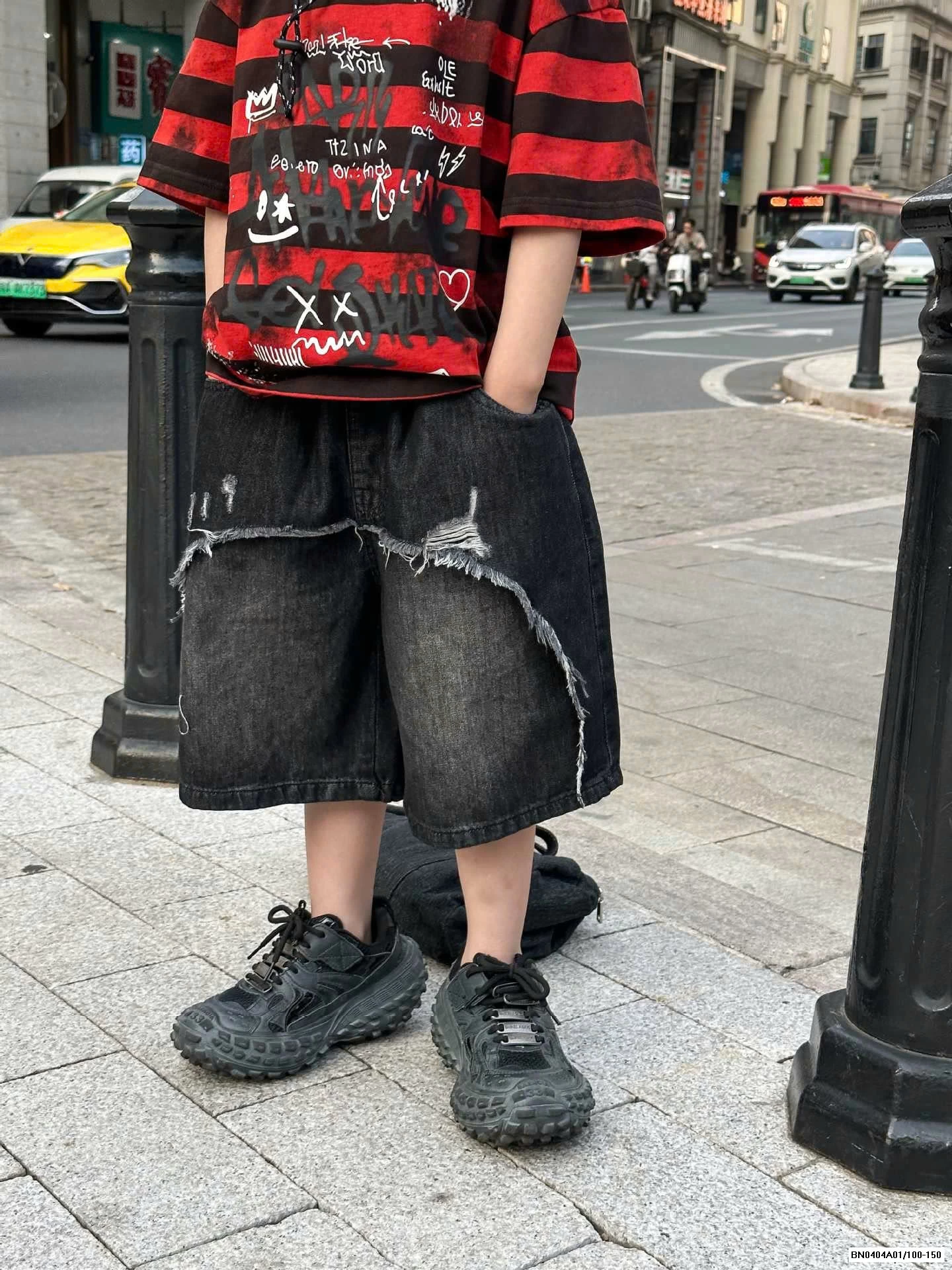 ÁO THUN KẺ ĐỎ MIX SHORT JEANS ĐEN