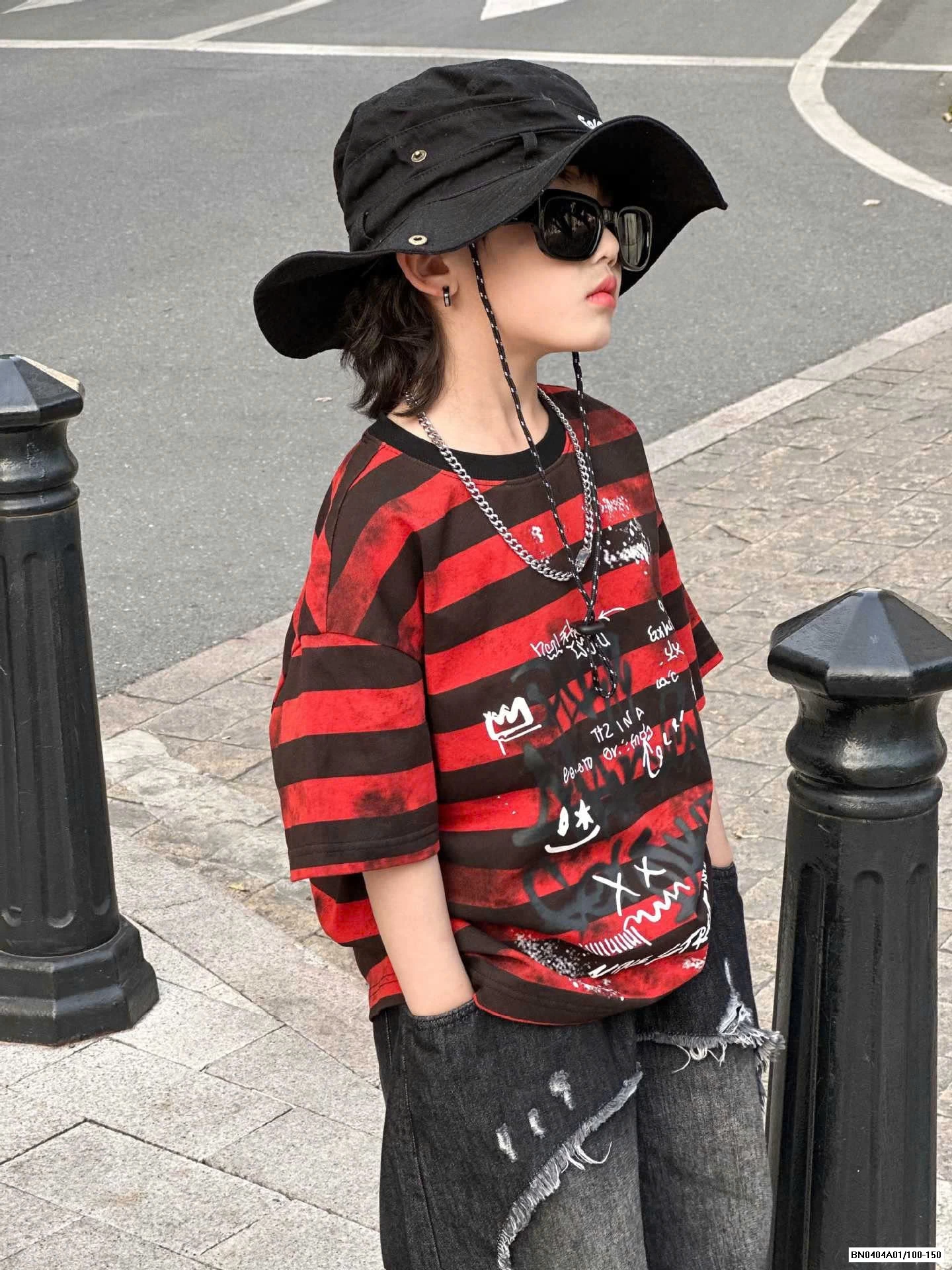 ÁO THUN KẺ ĐỎ MIX SHORT JEANS ĐEN