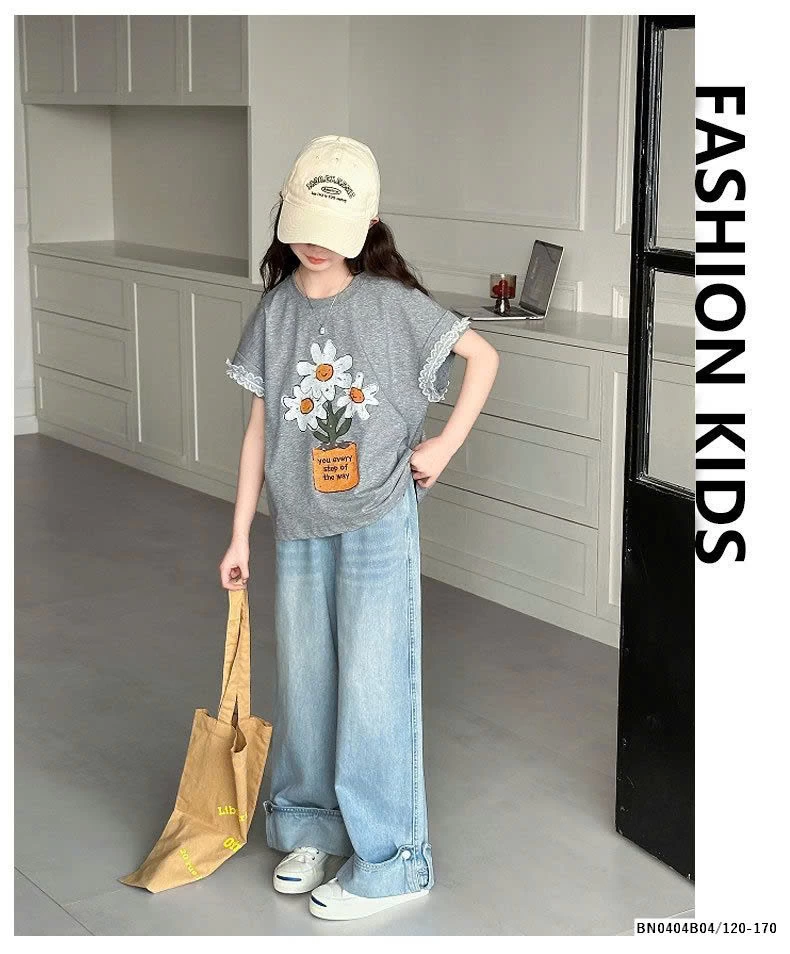 SET QUẦN JEAN SUÔNG MIX ÁO THUN HOA XÁM TAY REN