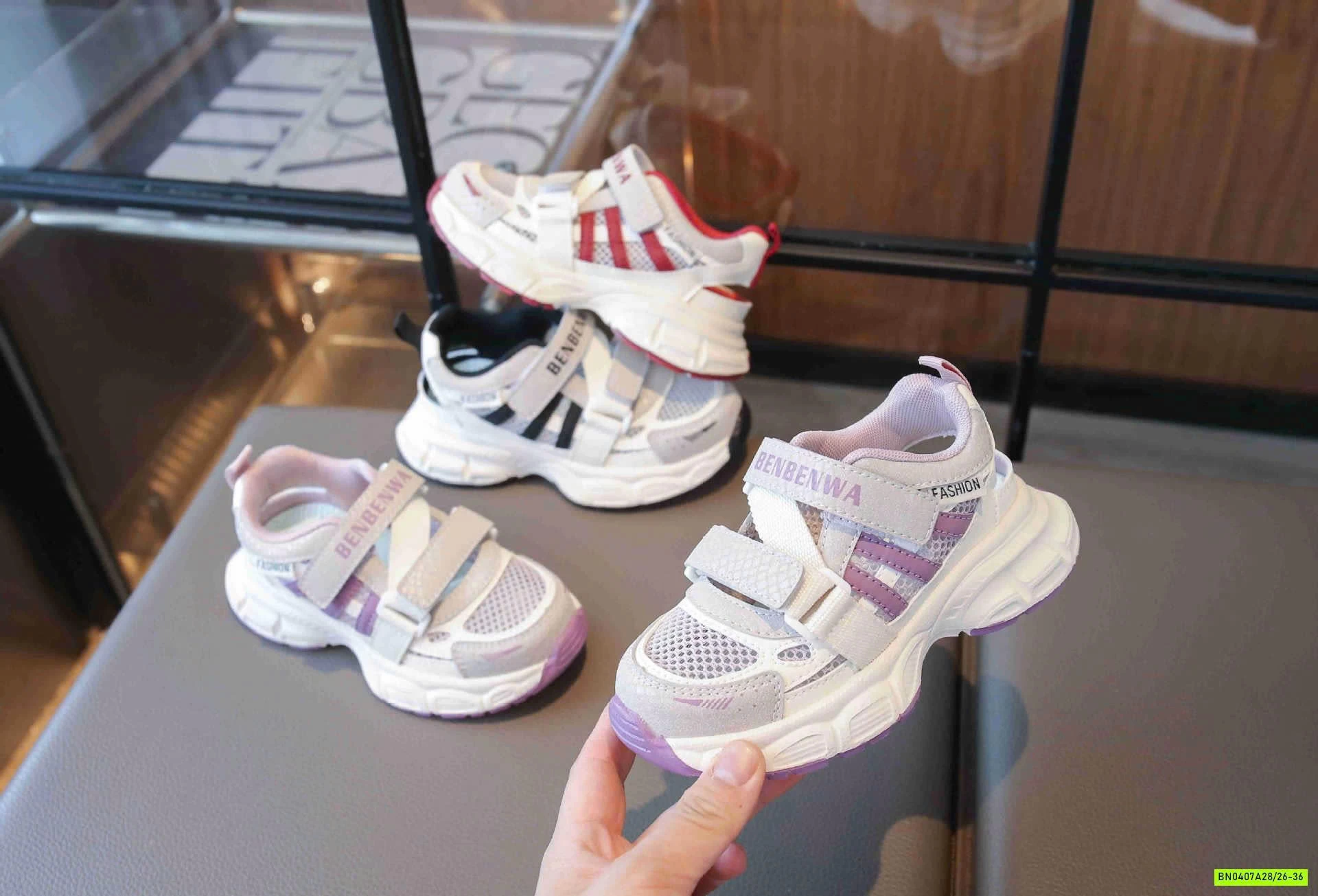 GIÀY THỂ THAO LƯỚI QUAI DÁN