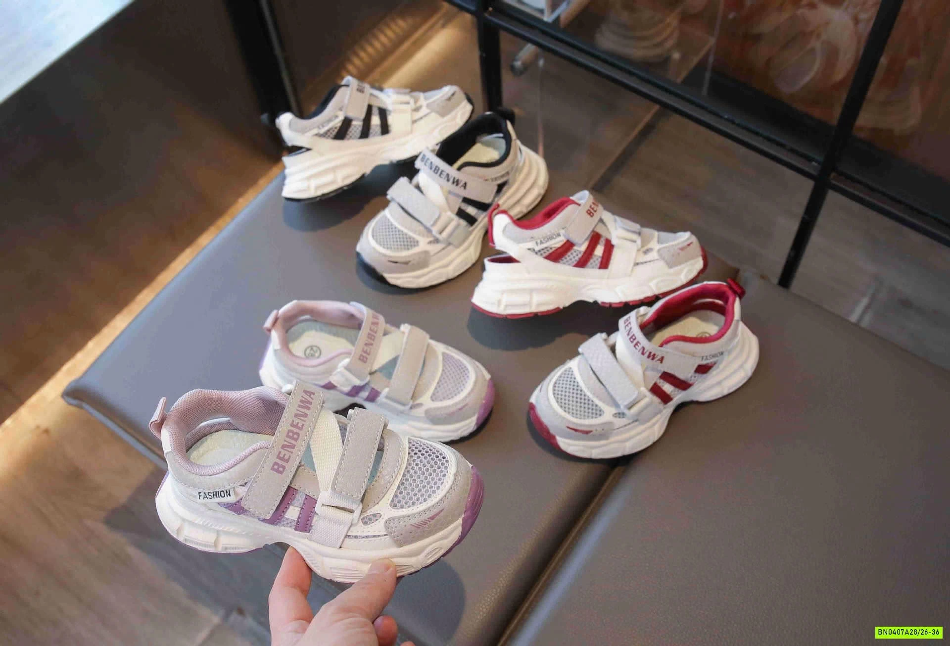 GIÀY THỂ THAO LƯỚI QUAI DÁN