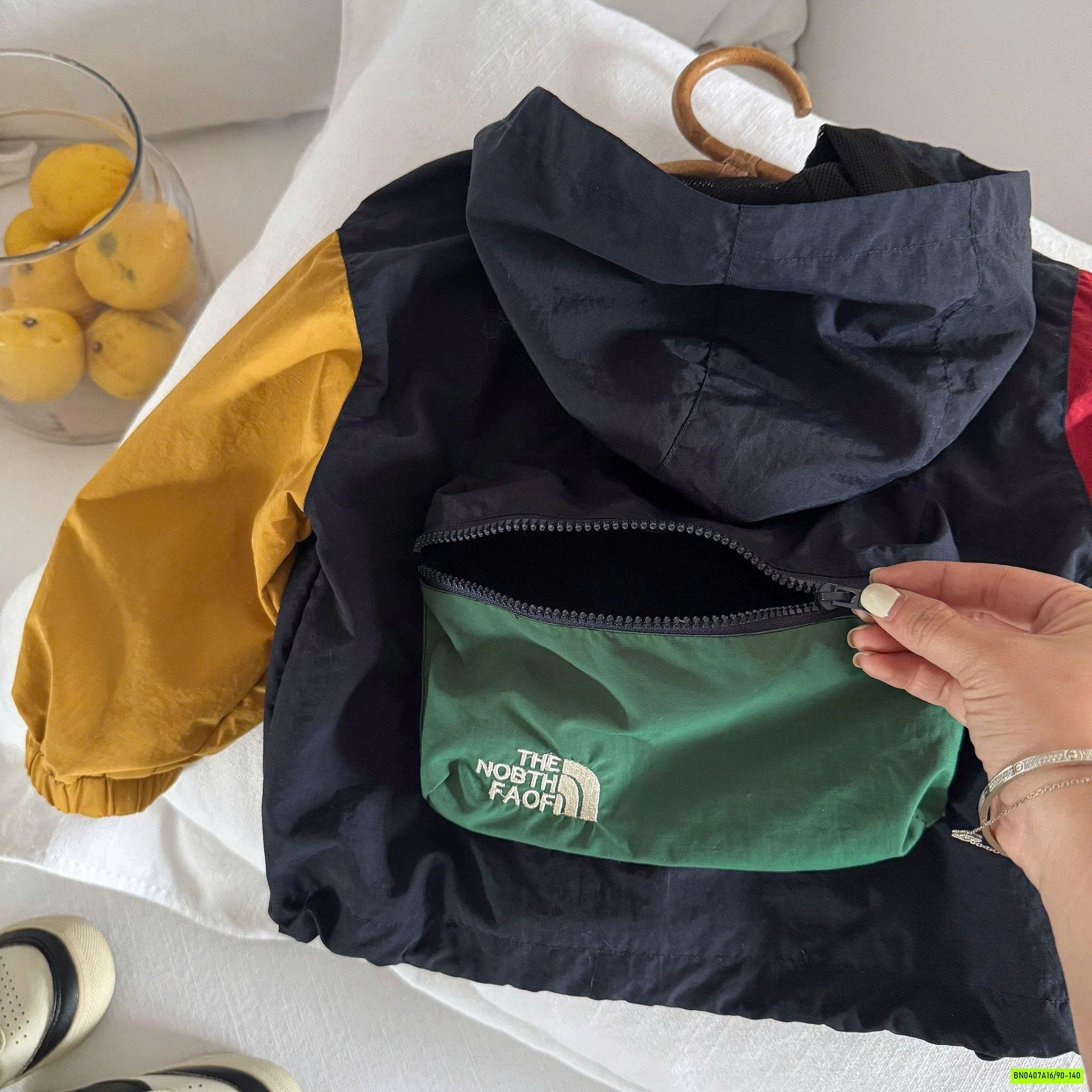 KHOÁC GIÓ TÚI LƯNG PHỐI MÀU MMY