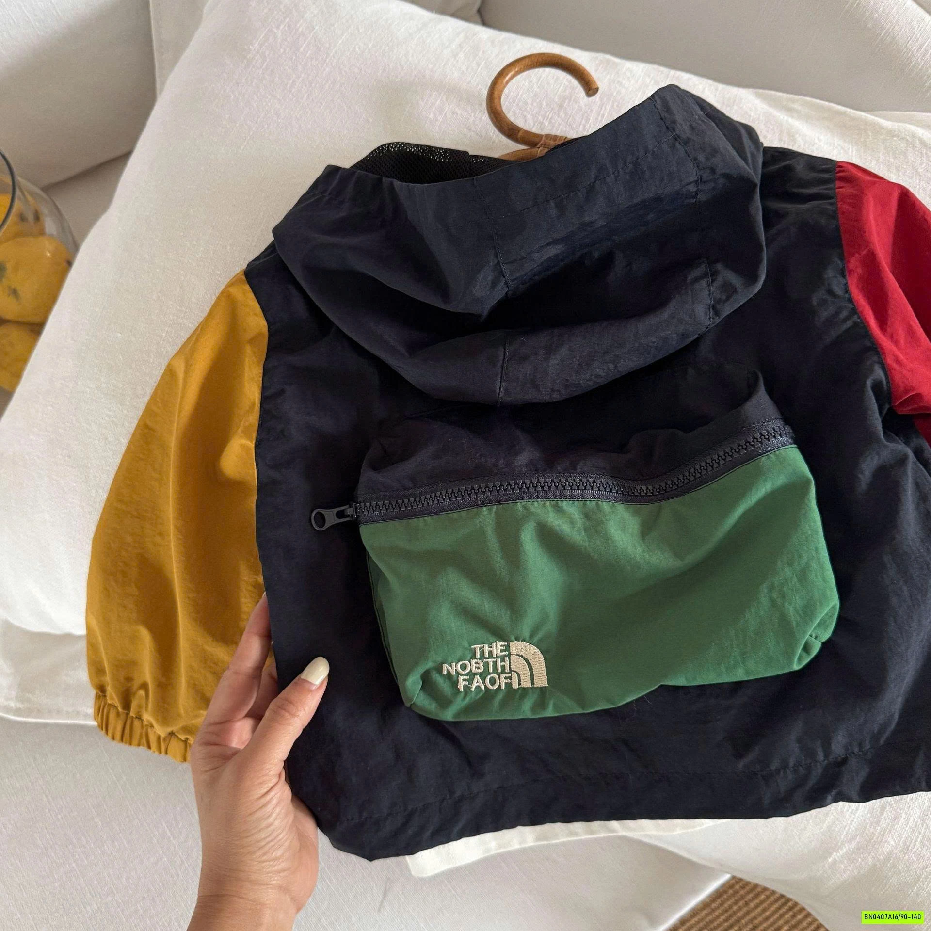 KHOÁC GIÓ TÚI LƯNG PHỐI MÀU MMY