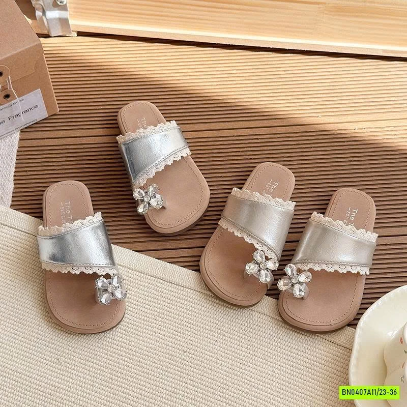 DÉP XỎ NGÓN GĂN HOA