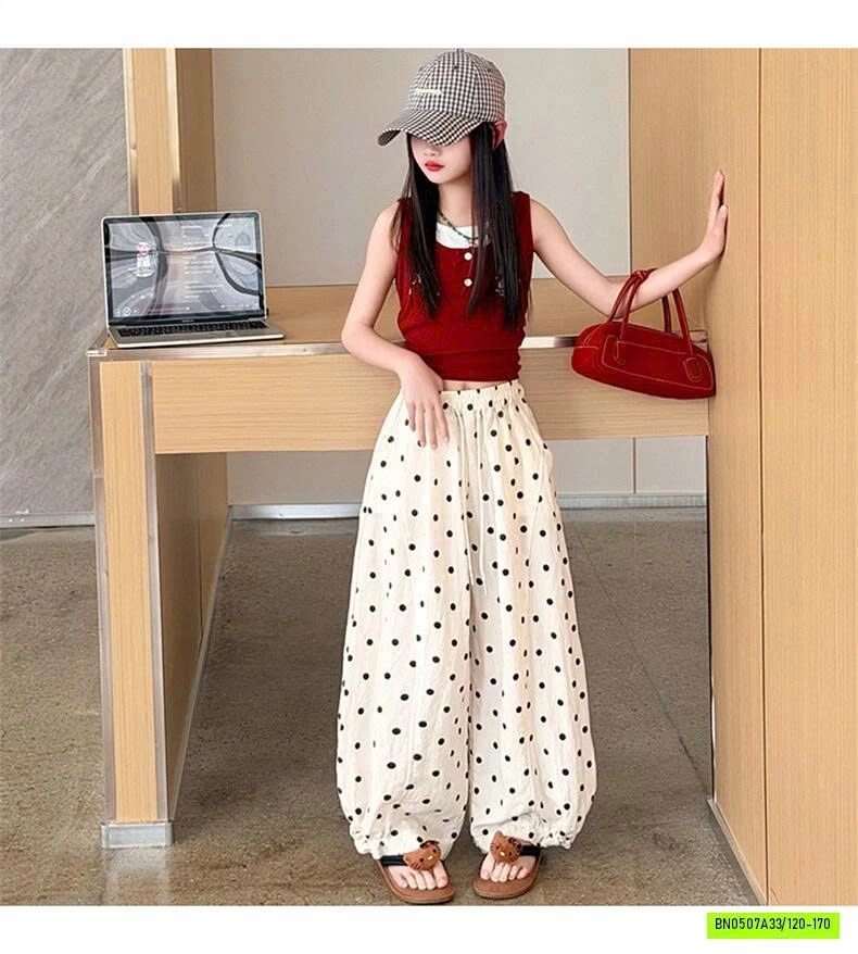 QUẦN BOM CHẤM BI MIX CROPTOP SÁT NÁCH