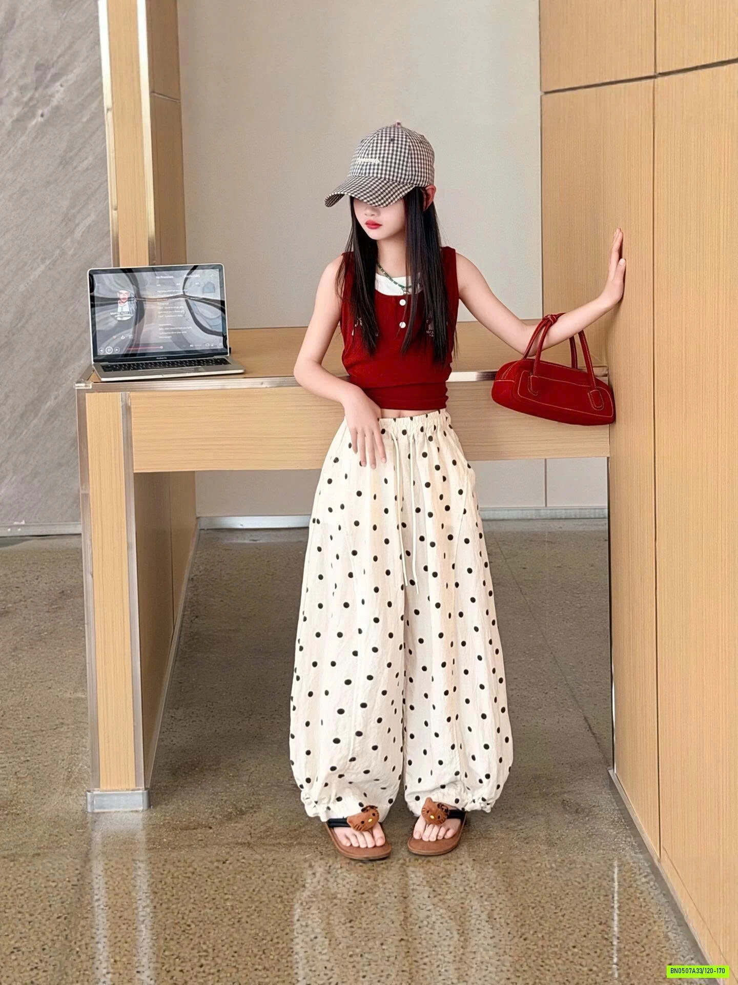 QUẦN BOM CHẤM BI MIX CROPTOP SÁT NÁCH