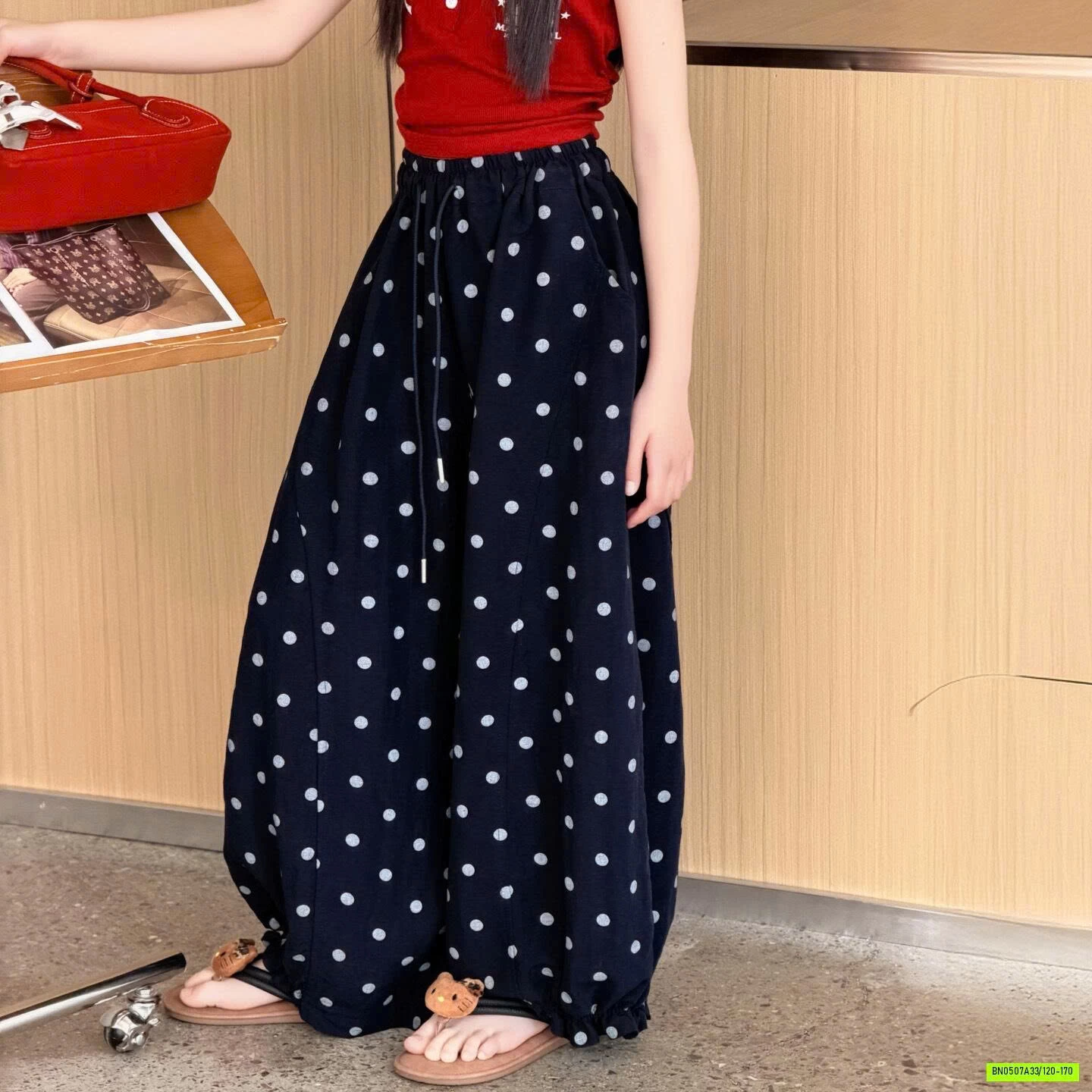 QUẦN BOM CHẤM BI MIX CROPTOP SÁT NÁCH