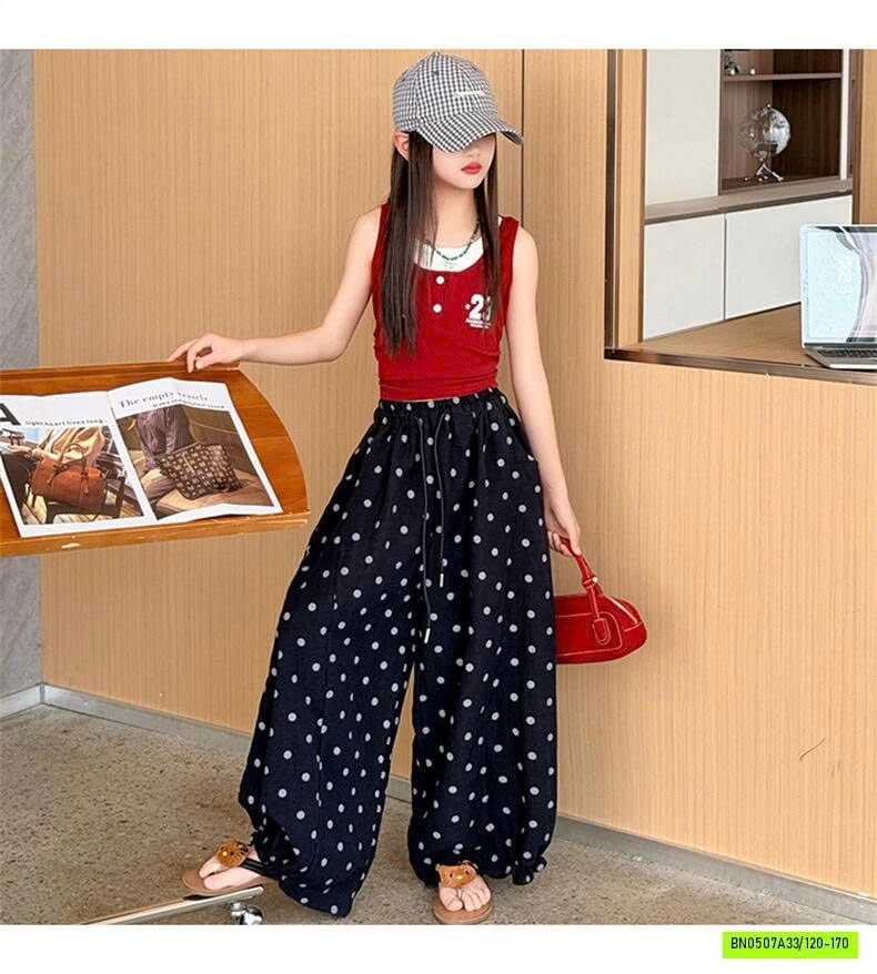 QUẦN BOM CHẤM BI MIX CROPTOP SÁT NÁCH