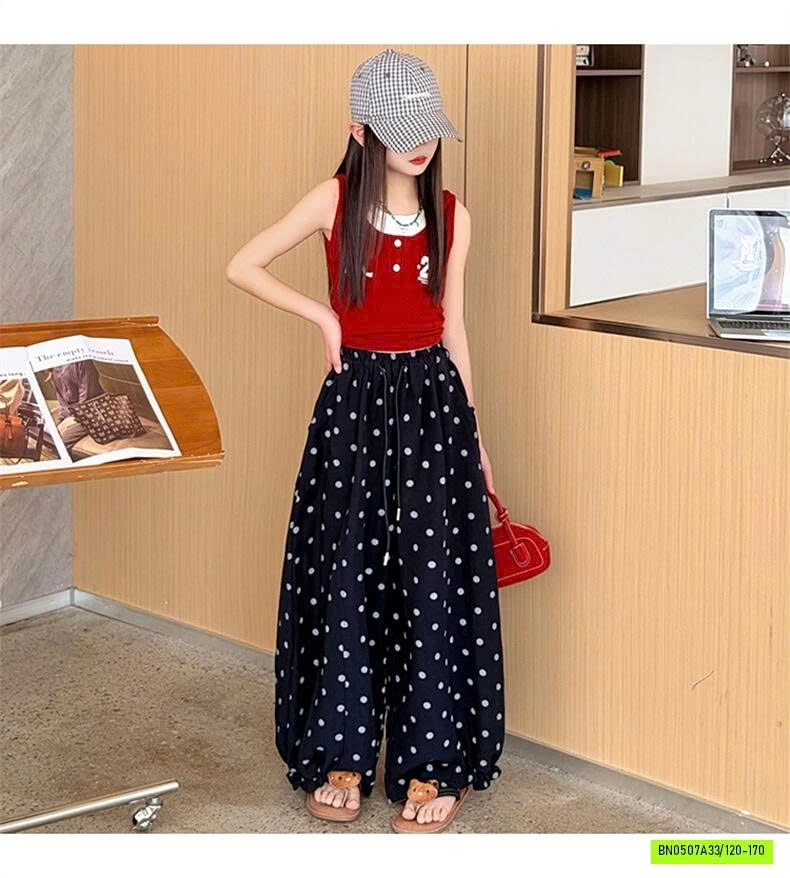 QUẦN BOM CHẤM BI MIX CROPTOP SÁT NÁCH