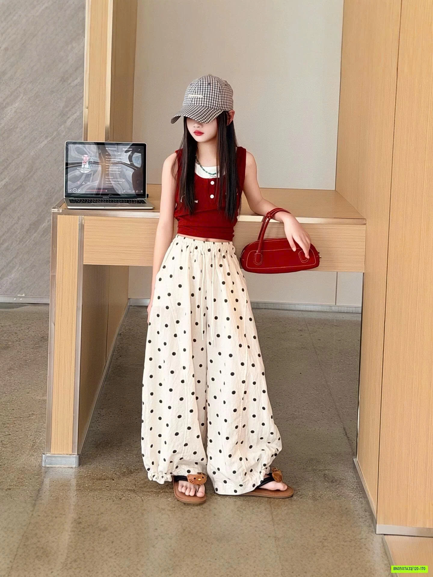 QUẦN BOM CHẤM BI MIX CROPTOP SÁT NÁCH