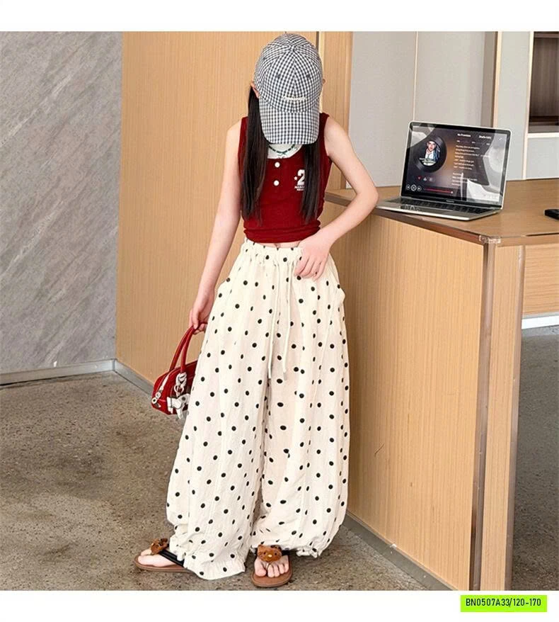 QUẦN BOM CHẤM BI MIX CROPTOP SÁT NÁCH