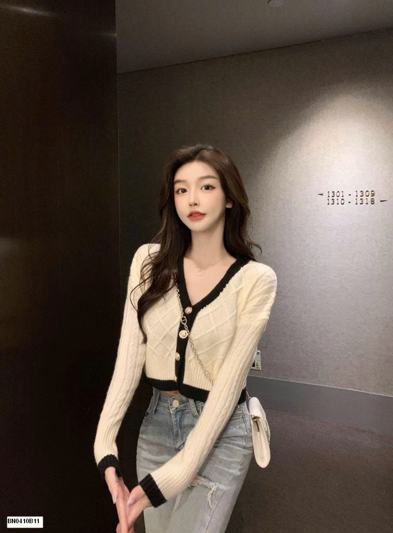 CROPTOP LEN CỔ V PHỐI VIỀN