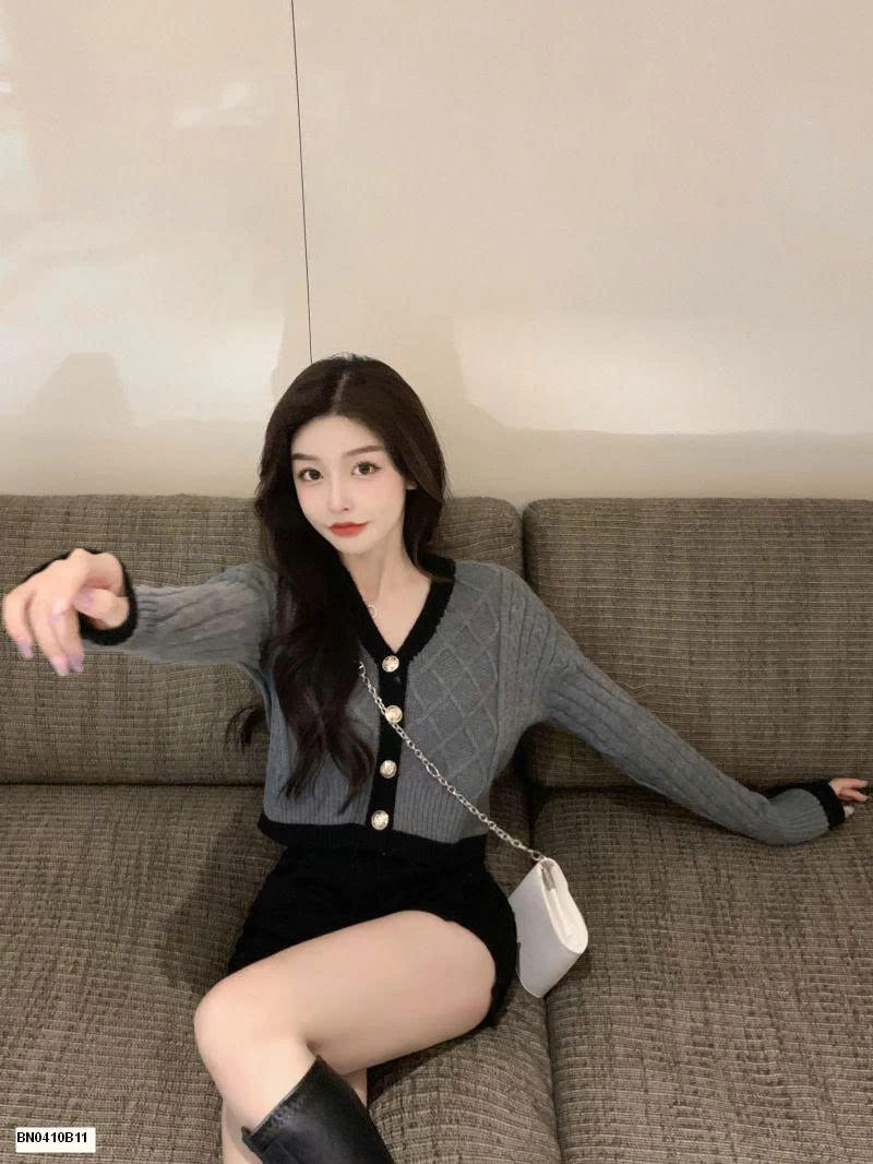 CROPTOP LEN CỔ V PHỐI VIỀN