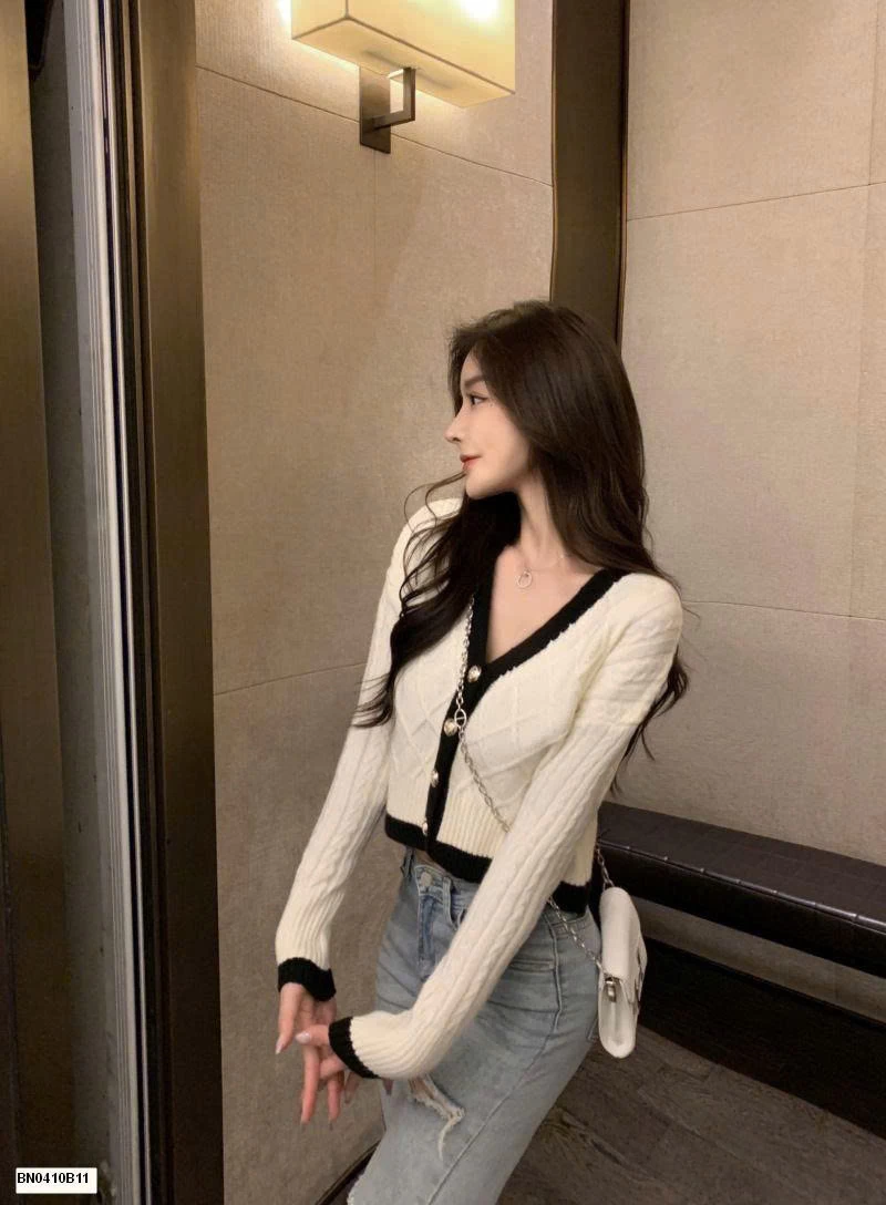 CROPTOP LEN CỔ V PHỐI VIỀN