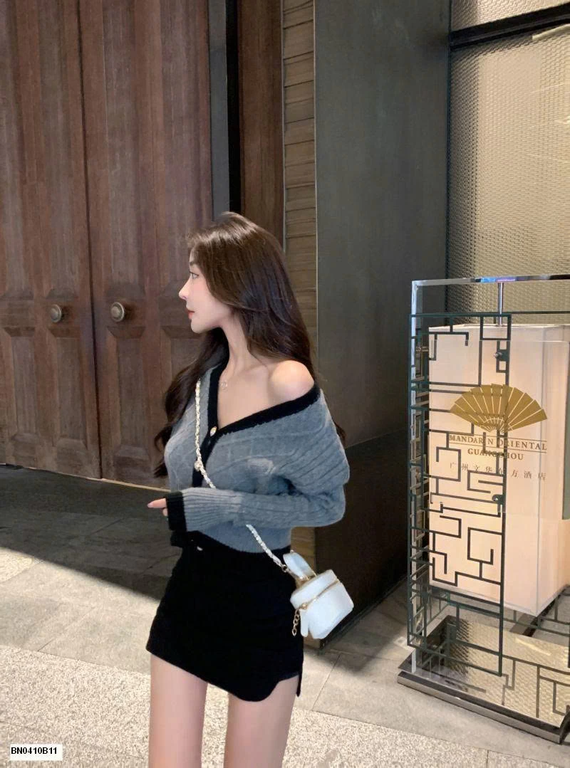 CROPTOP LEN CỔ V PHỐI VIỀN