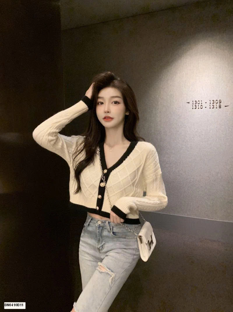 CROPTOP LEN CỔ V PHỐI VIỀN