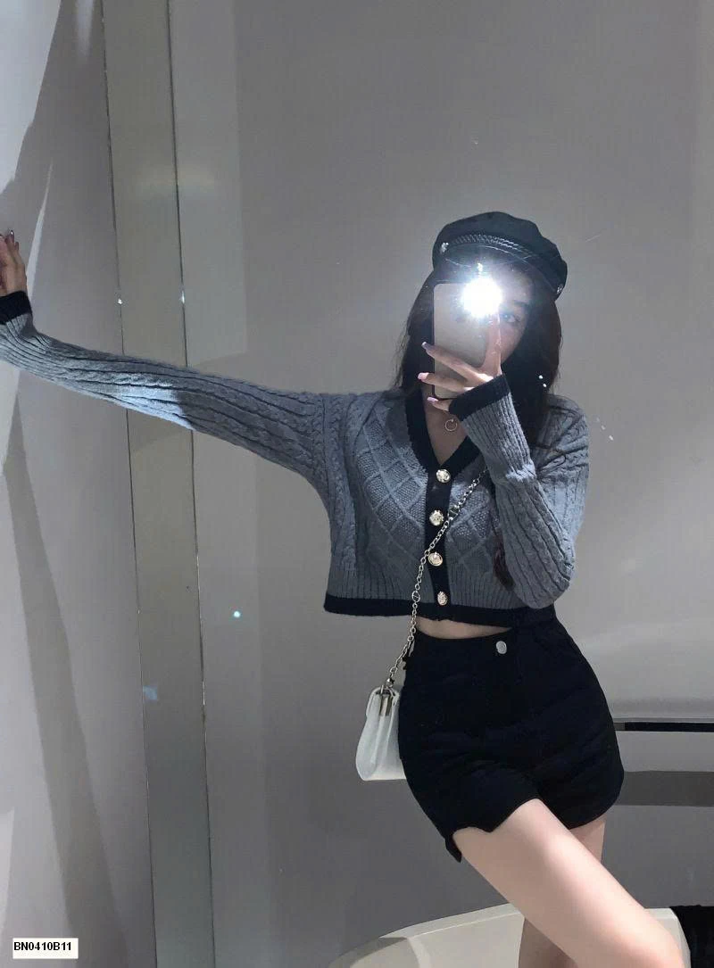 CROPTOP LEN CỔ V PHỐI VIỀN