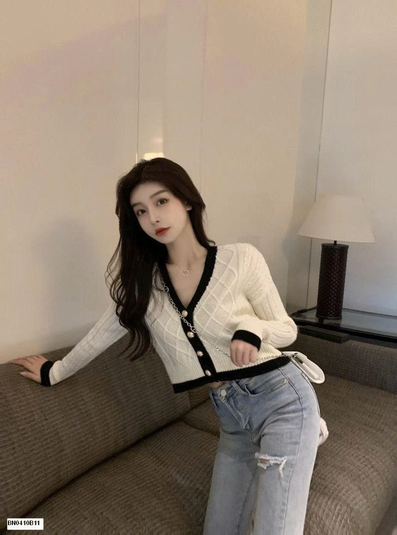 CROPTOP LEN CỔ V PHỐI VIỀN