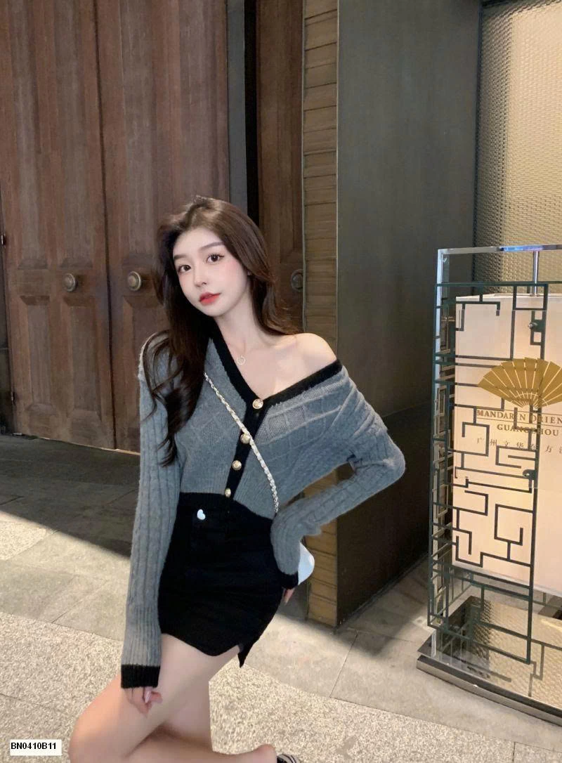 CROPTOP LEN CỔ V PHỐI VIỀN