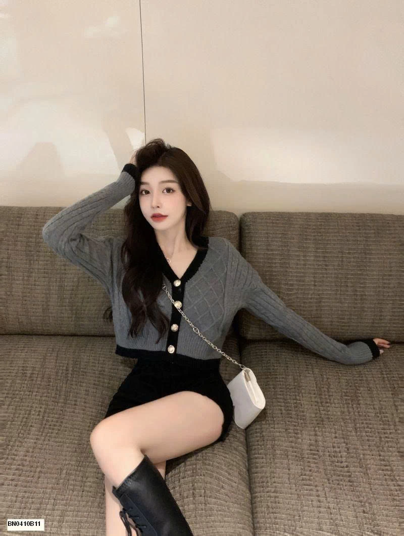 CROPTOP LEN CỔ V PHỐI VIỀN