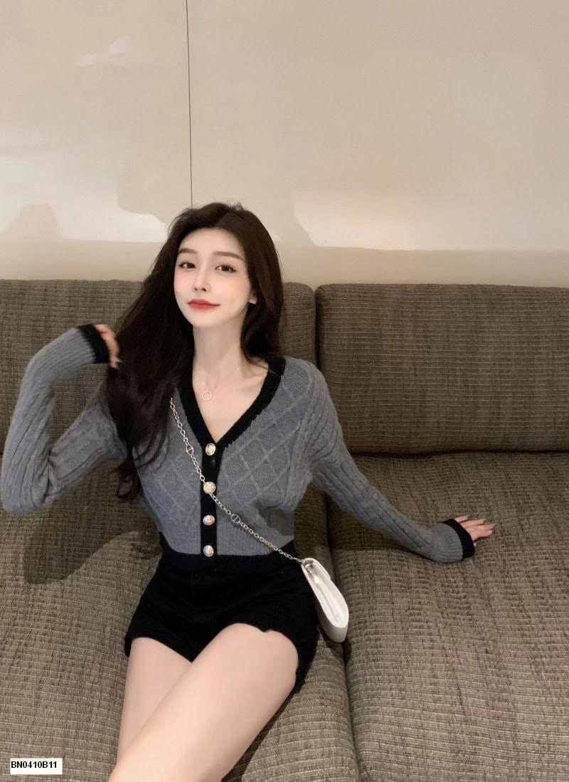 CROPTOP LEN CỔ V PHỐI VIỀN