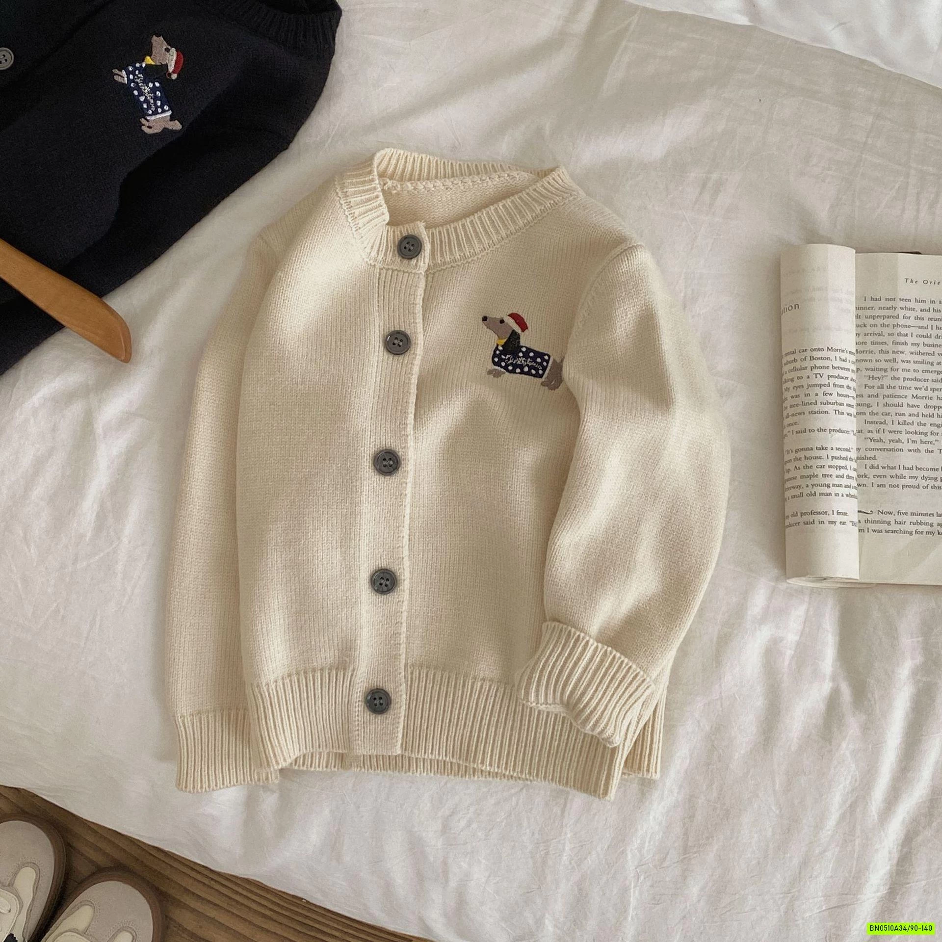 KHOÁC LEN THÊU CÚN