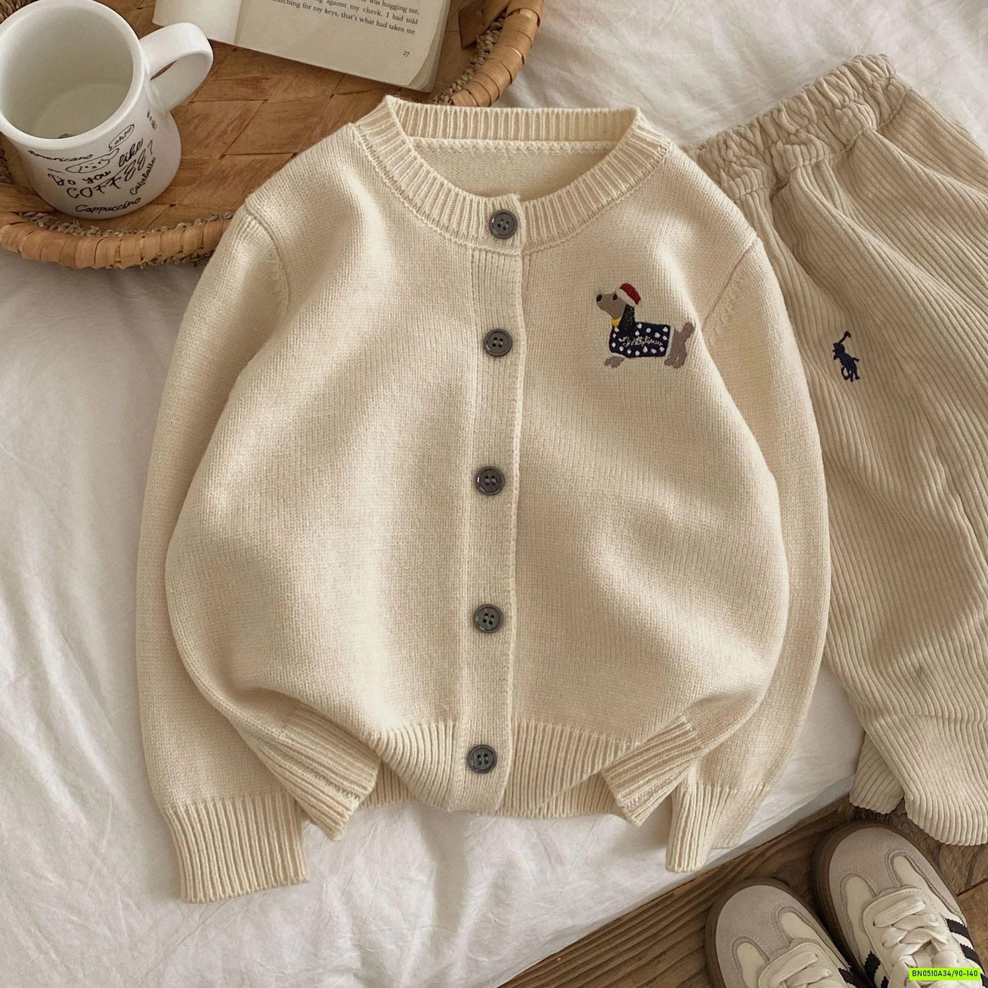 KHOÁC LEN THÊU CÚN