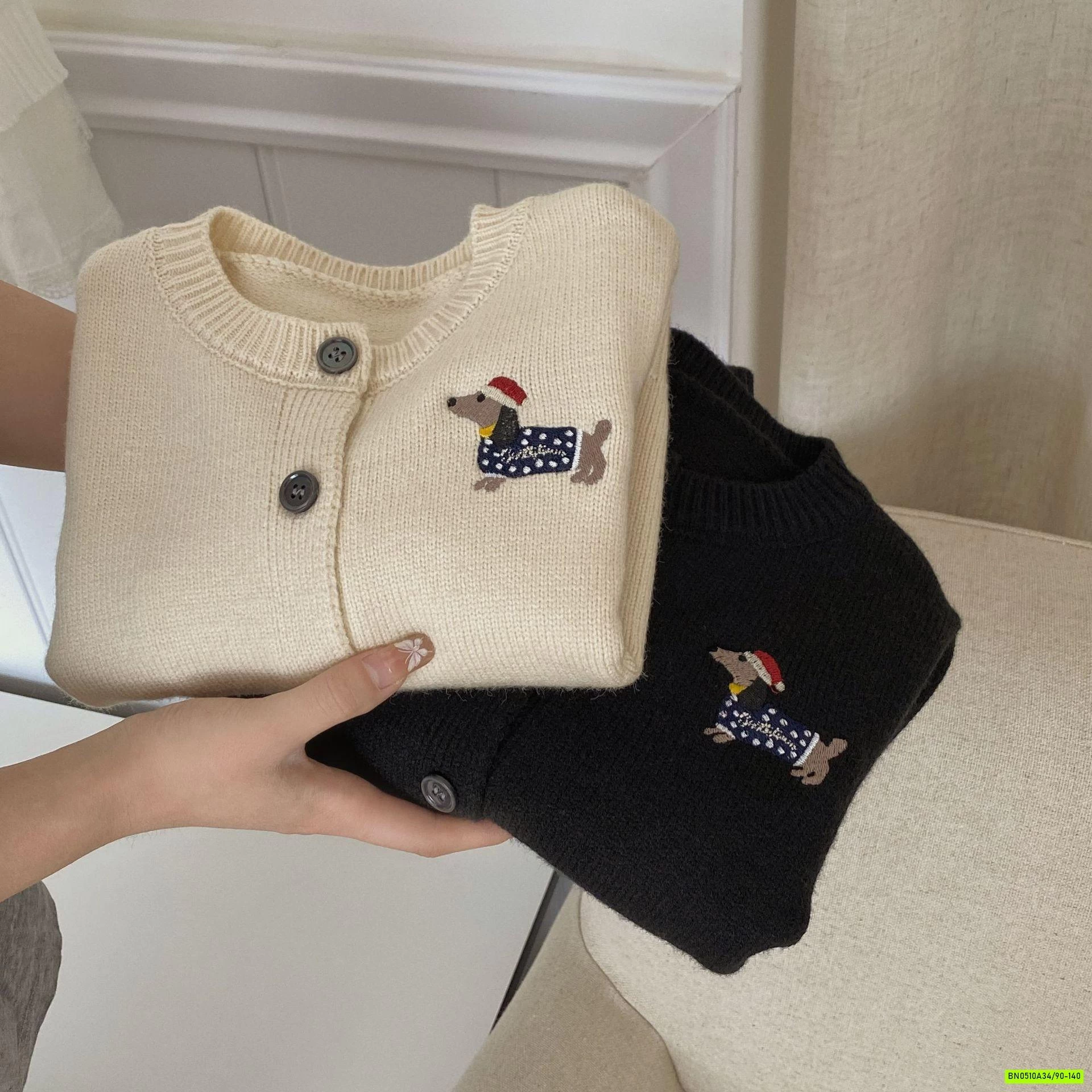 KHOÁC LEN THÊU CÚN