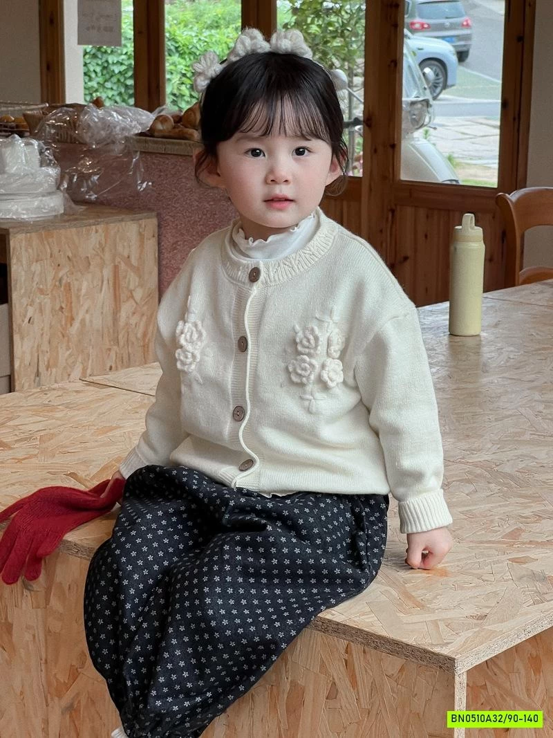 KHOÁC LEN THÊU HOA MIX QUẦN BOM