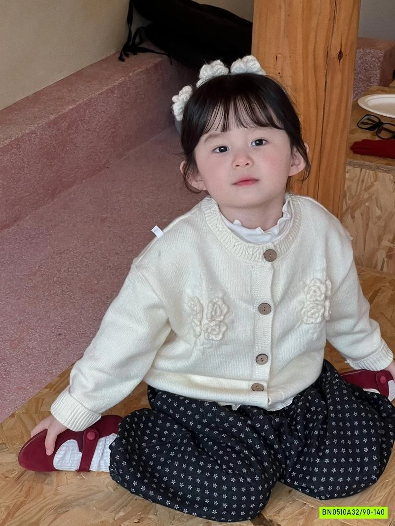 KHOÁC LEN THÊU HOA MIX QUẦN BOM