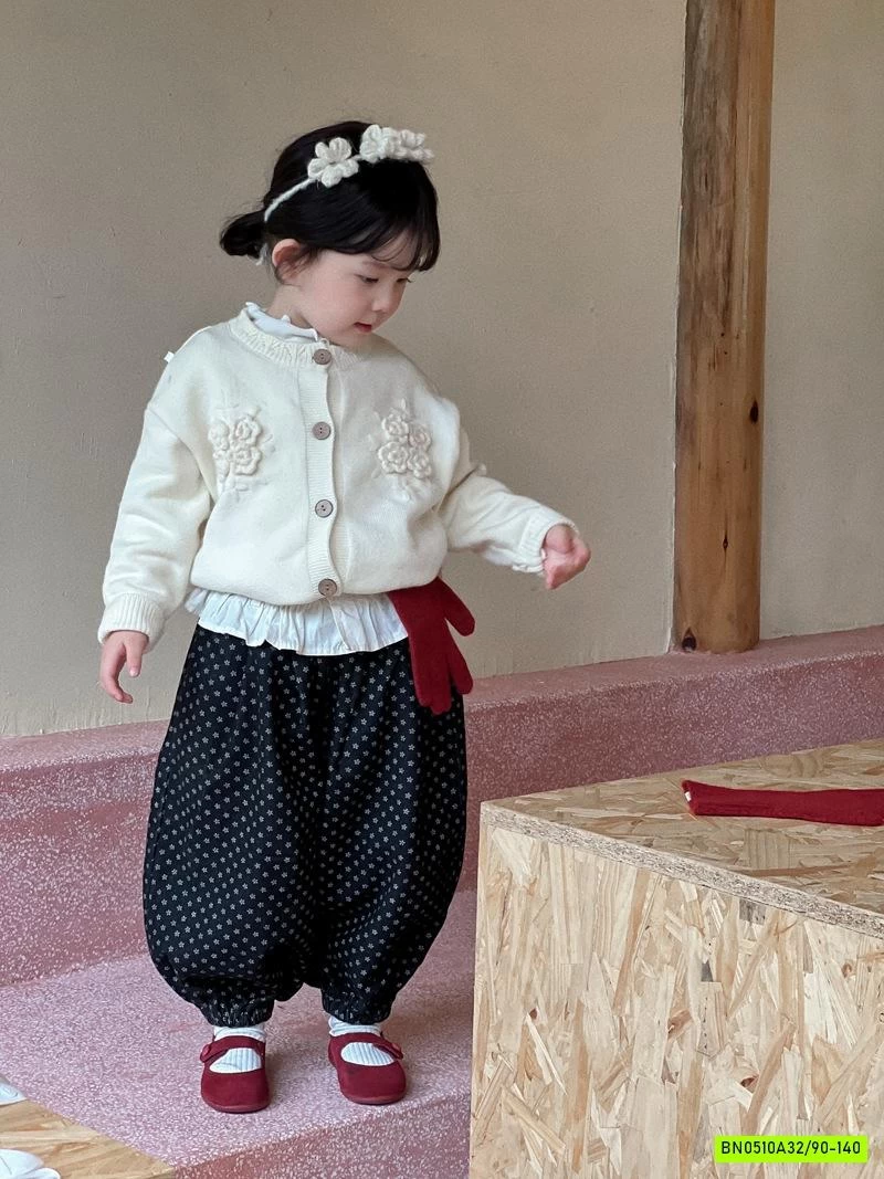 KHOÁC LEN THÊU HOA MIX QUẦN BOM