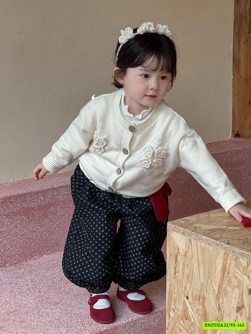 KHOÁC LEN THÊU HOA MIX QUẦN BOM