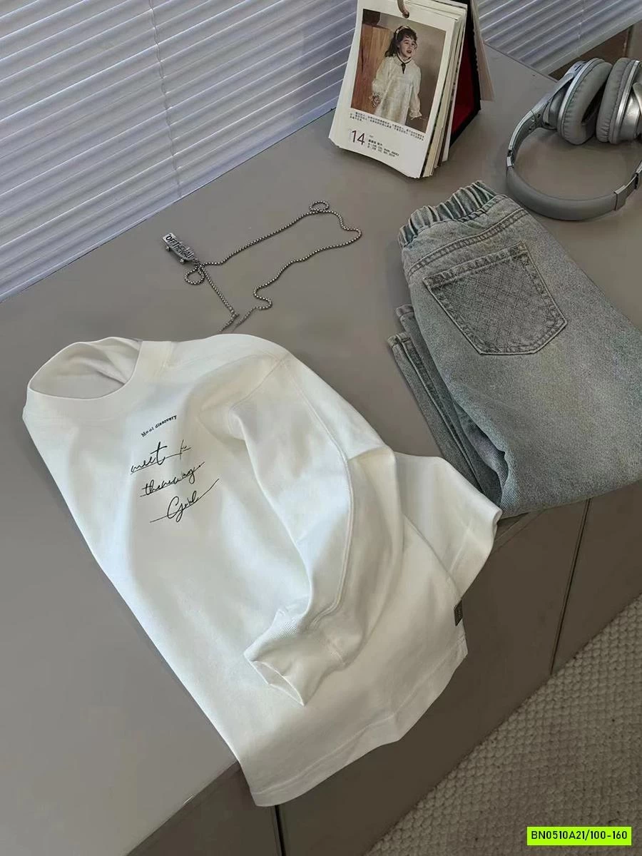 ÁO THUN TRẮNG IN CHỮ NHỎ