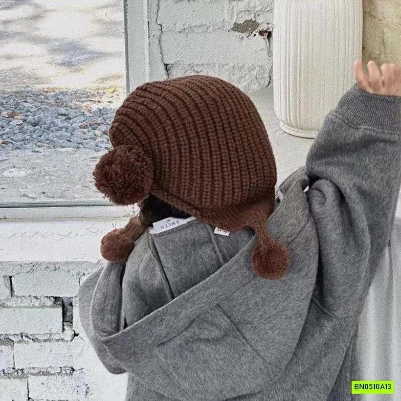 MŨ LEN BỊT TAI GẮN BÔNG VINTAGE