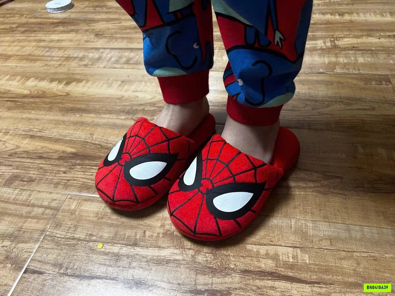 DÉP LÔNG ĐI TRONG NHÀ SPIDERMAN