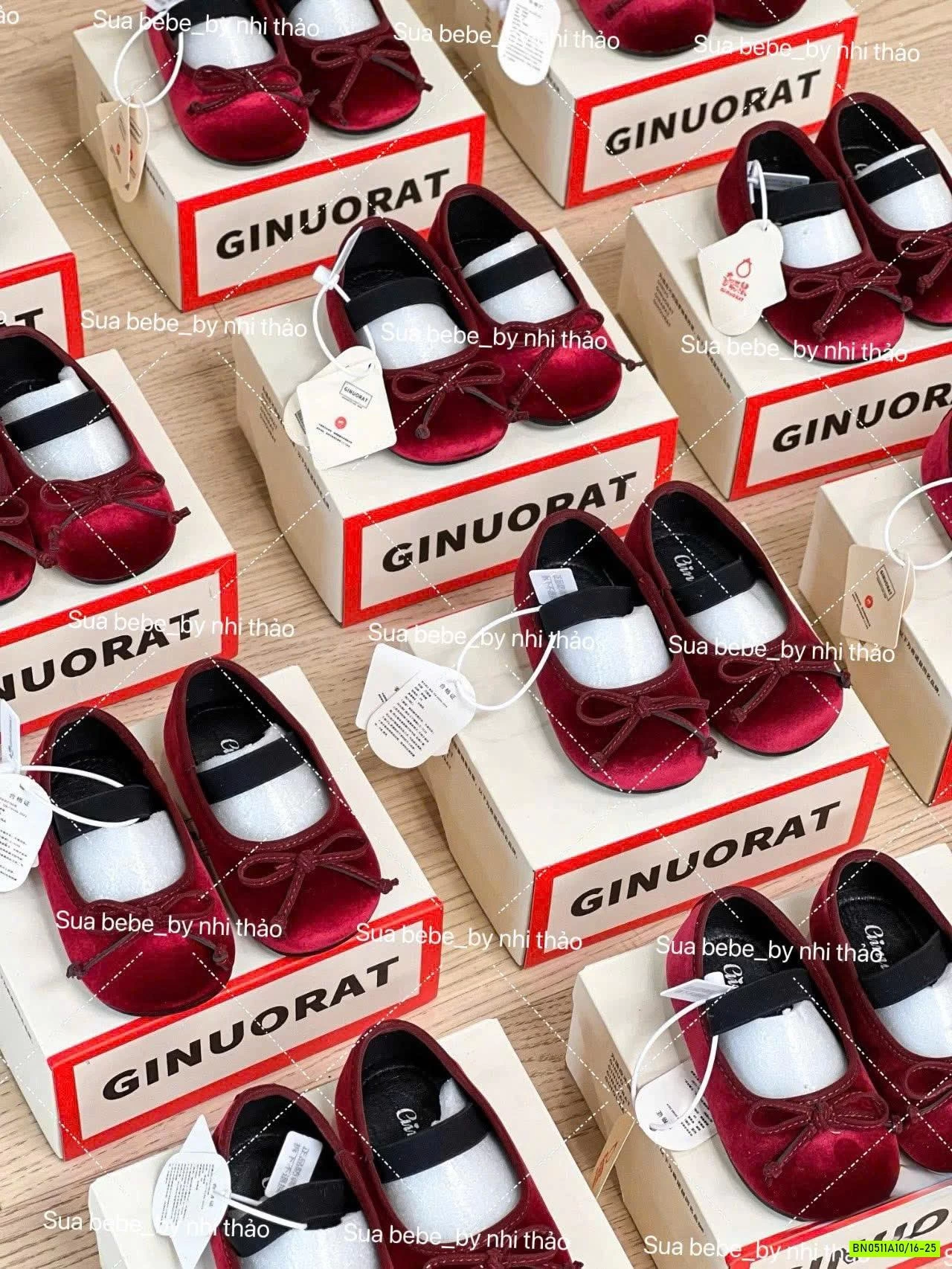 GIÀY NHUNG ĐỎ GẮN NƠ