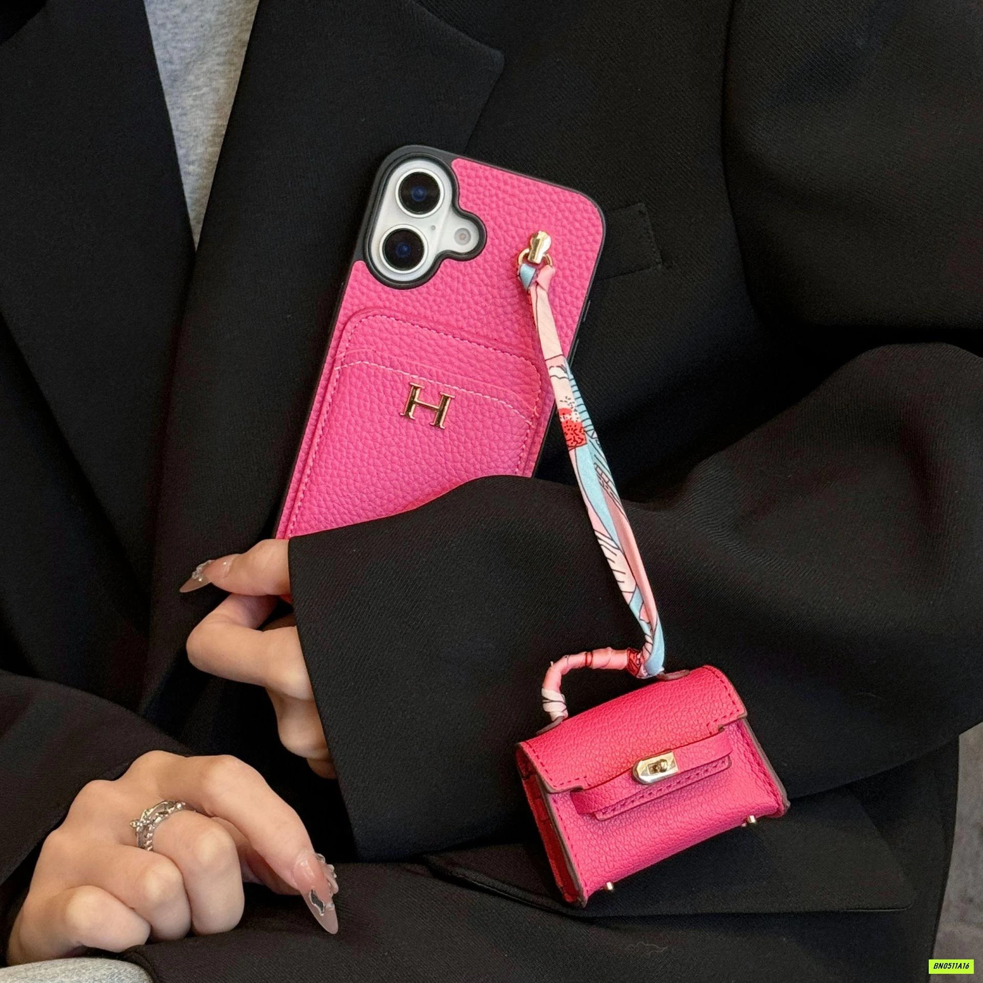 ỐP DA KÈM MÓC ĐỰNG TAI NGHE HỜ MẸT