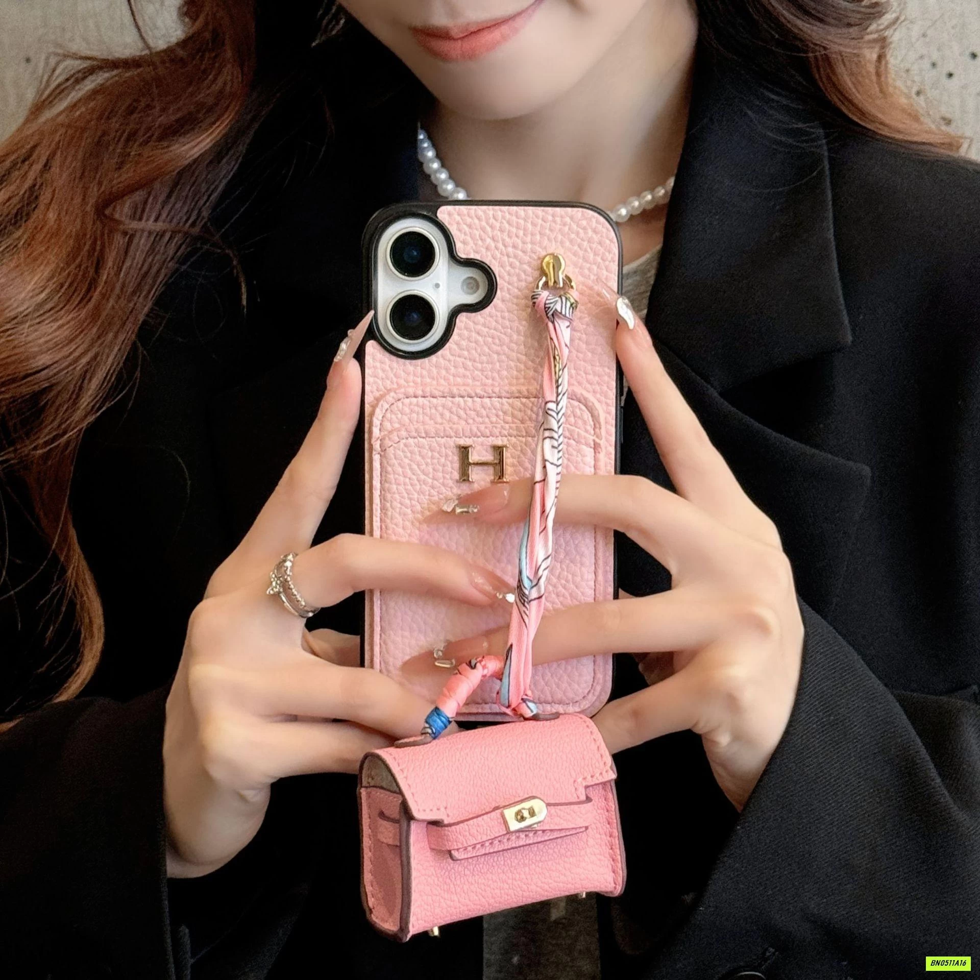 ỐP DA KÈM MÓC ĐỰNG TAI NGHE HỜ MẸT