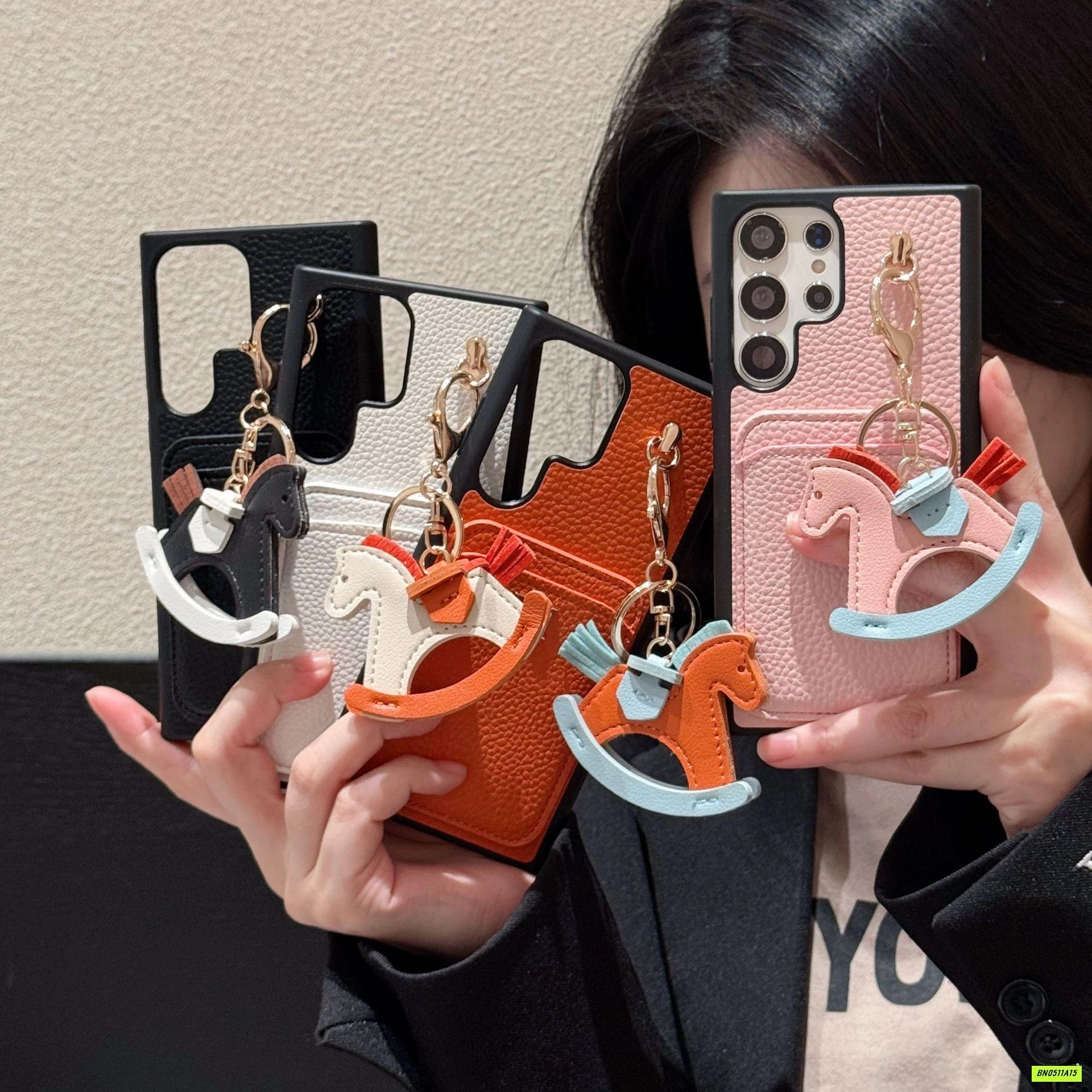 ỐP ĐIỆN THOẠI KÈM MÓC NGỰA