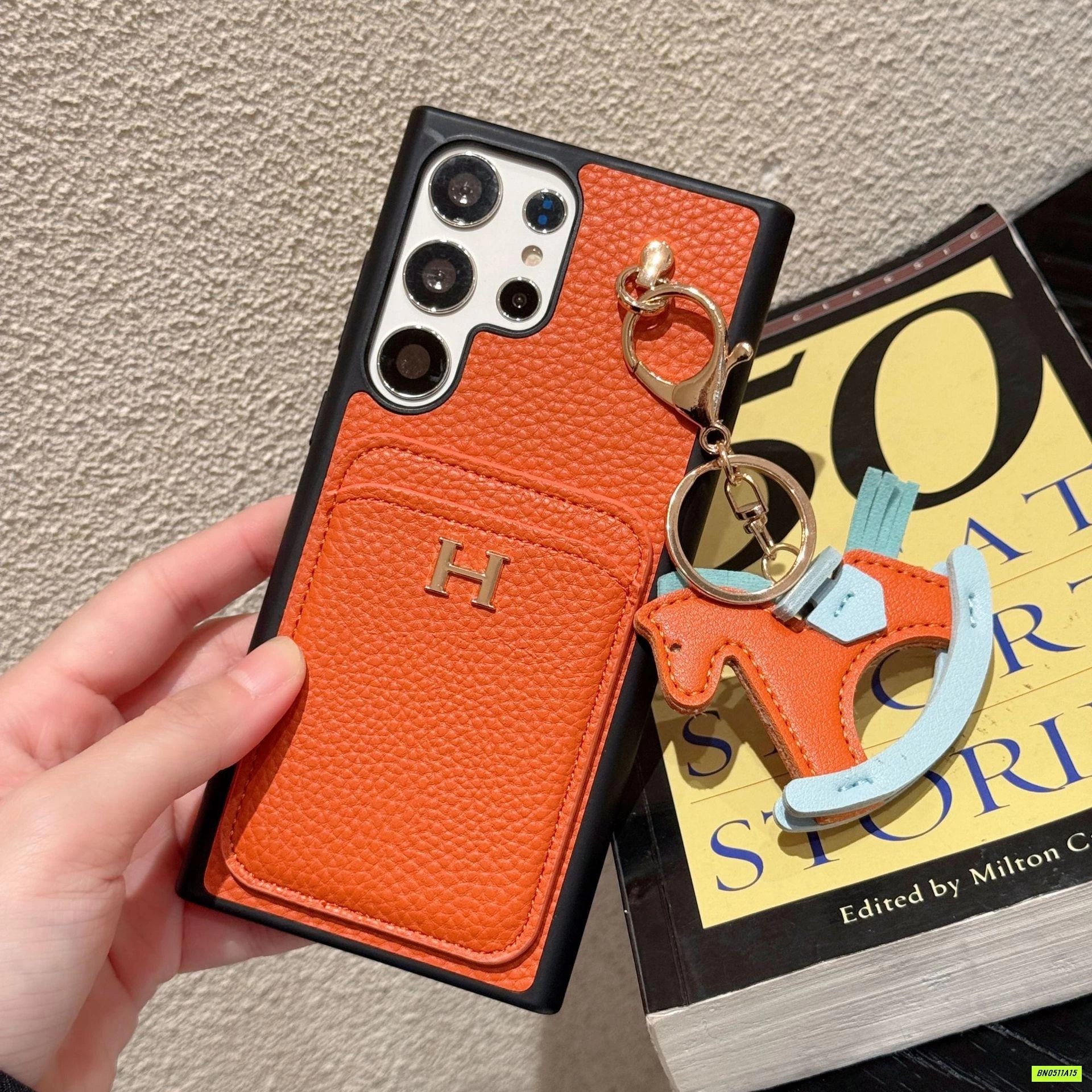 ỐP ĐIỆN THOẠI KÈM MÓC NGỰA