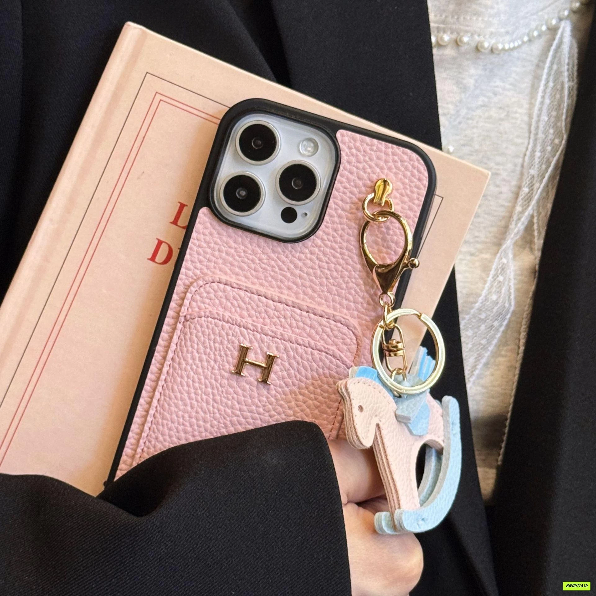 ỐP ĐIỆN THOẠI KÈM MÓC NGỰA