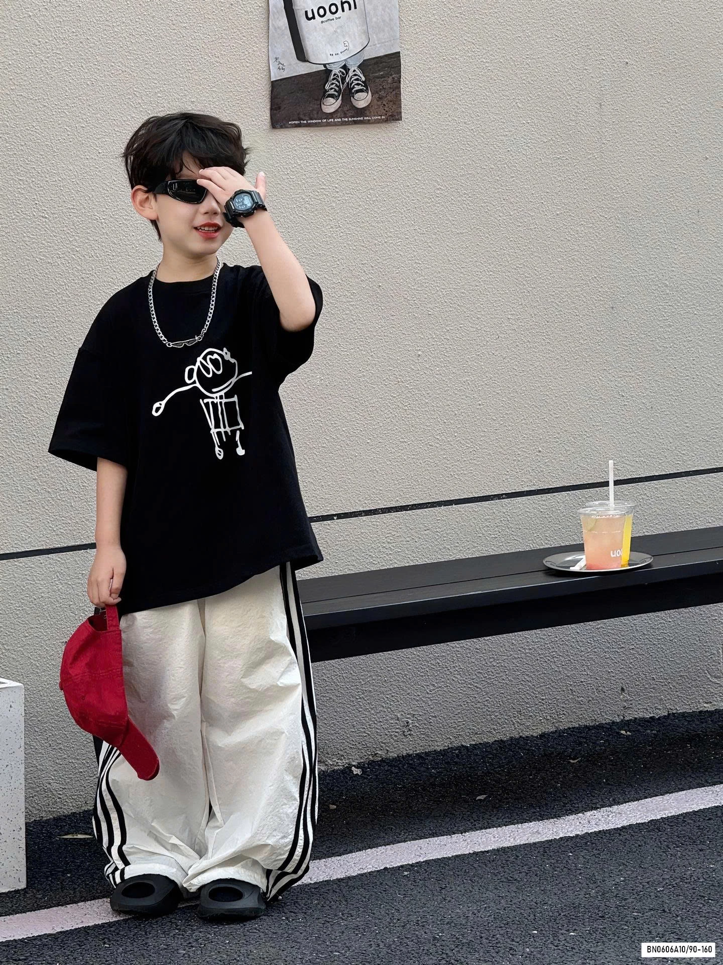 ÁO THUN ĐEN MIX QUẦN GIÓ SỌC BÊN