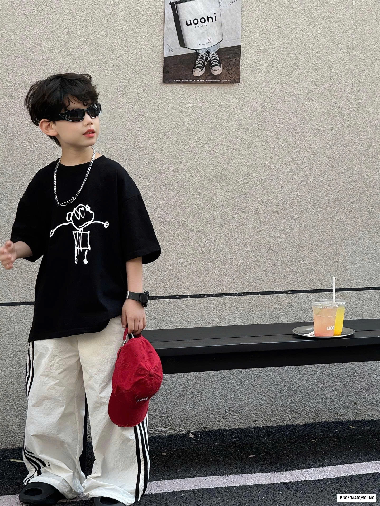 ÁO THUN ĐEN MIX QUẦN GIÓ SỌC BÊN