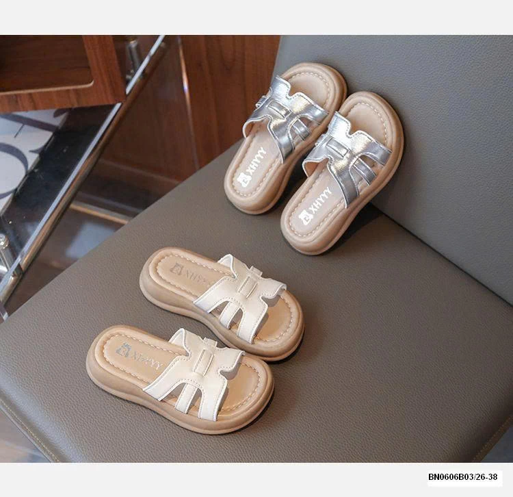 DÉP LÊ QUAI CHỮ H BÉ GÁI