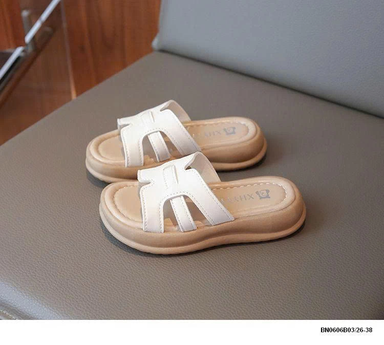 DÉP LÊ QUAI CHỮ H BÉ GÁI