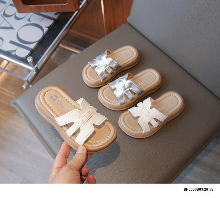 DÉP LÊ QUAI CHỮ H BÉ GÁI