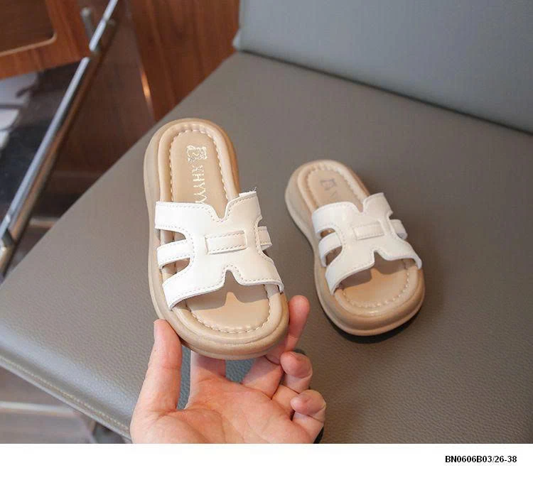 DÉP LÊ QUAI CHỮ H BÉ GÁI