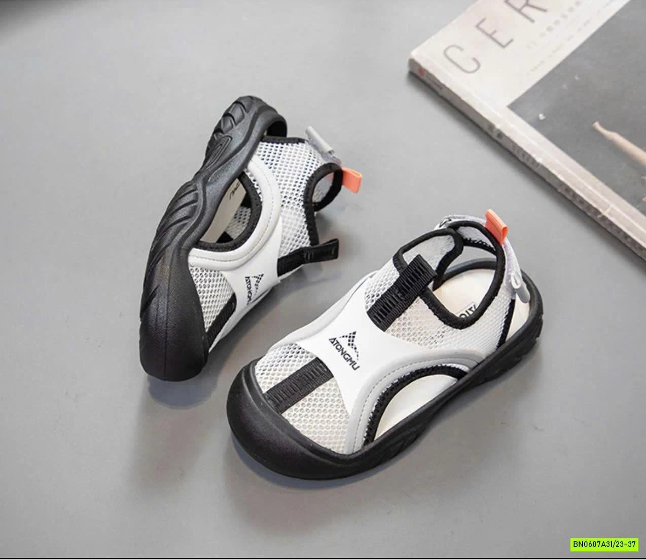 GIÀY LƯỚI QUAI DÁN PHỐI MÀU