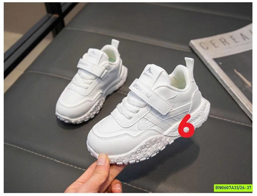 GIÀY THỂ THAO ĐẾ ĐINH PHỐI MÀU